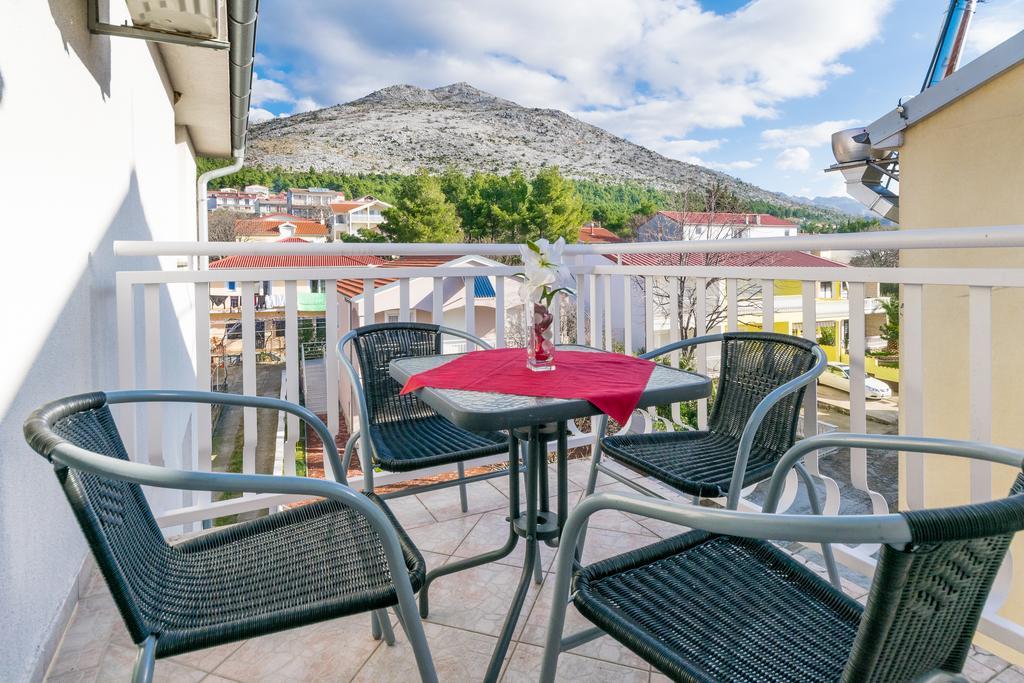 Apartment Nina Starigrad Paklenica Eksteriør billede